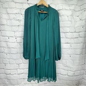 DKNY Dress 8 Green Long Sleeve Tie Neck Pleated Shift Dressy Classic Party